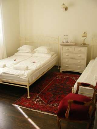 Гостевой дом Dworek Lachowicze Grzegorzewice Двухместный номер с 1 кроватью или 2 отдельными кроватями-4
